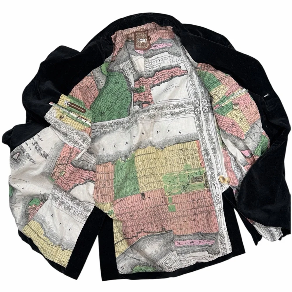 Roar Men's Black‎ Velvet Blazer with Embroidered Details - Size M